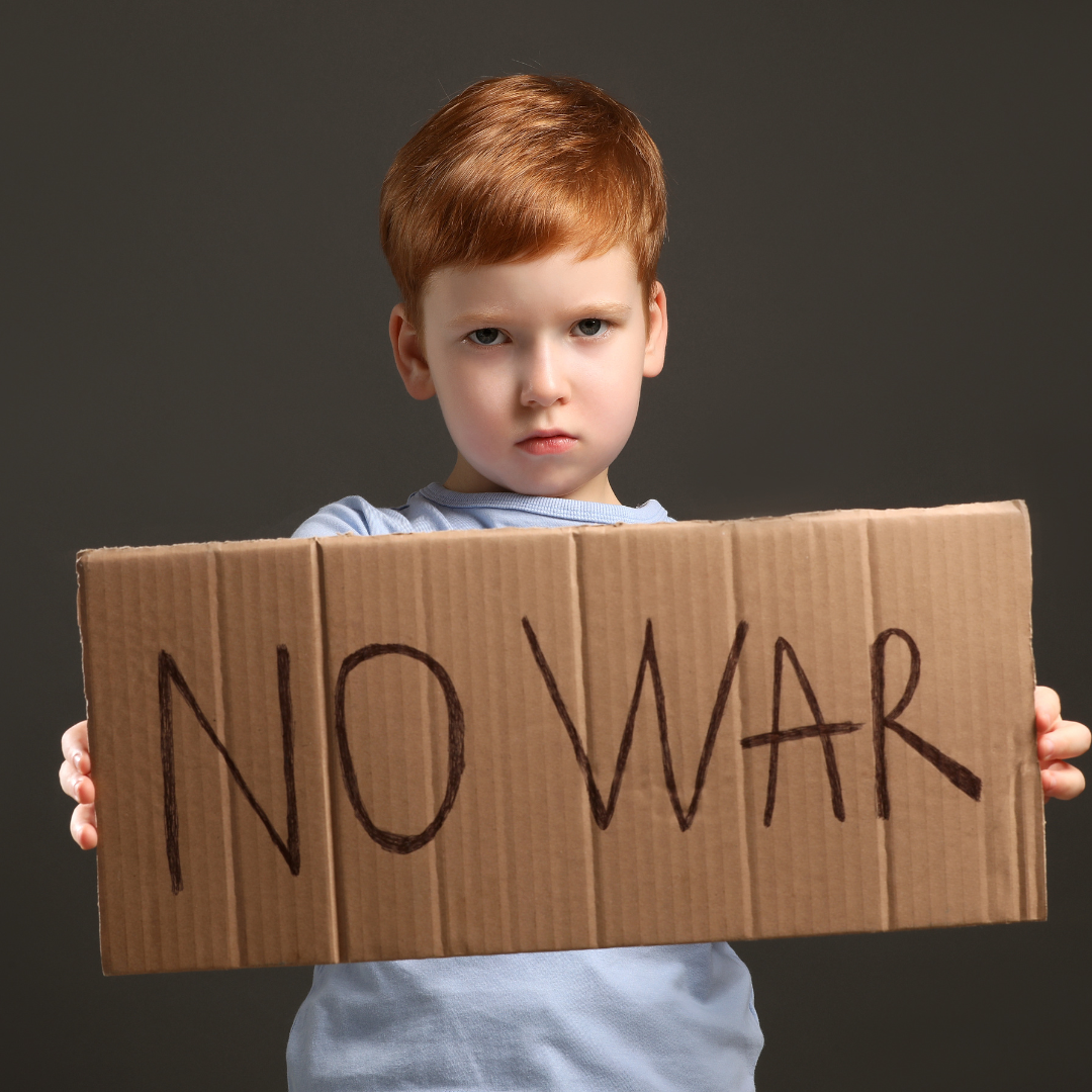 niño pidiendo NO WAR